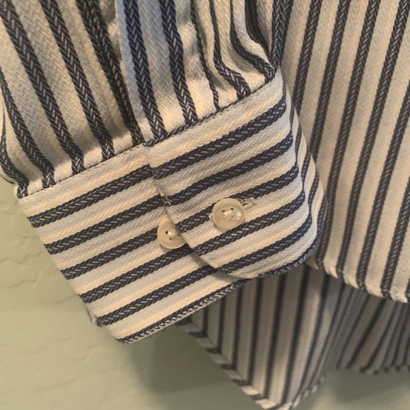 Van Heusen Large Broadcloth Button Down Long Sleeve Shirt White/Blue Str… - Picture 4 of 10